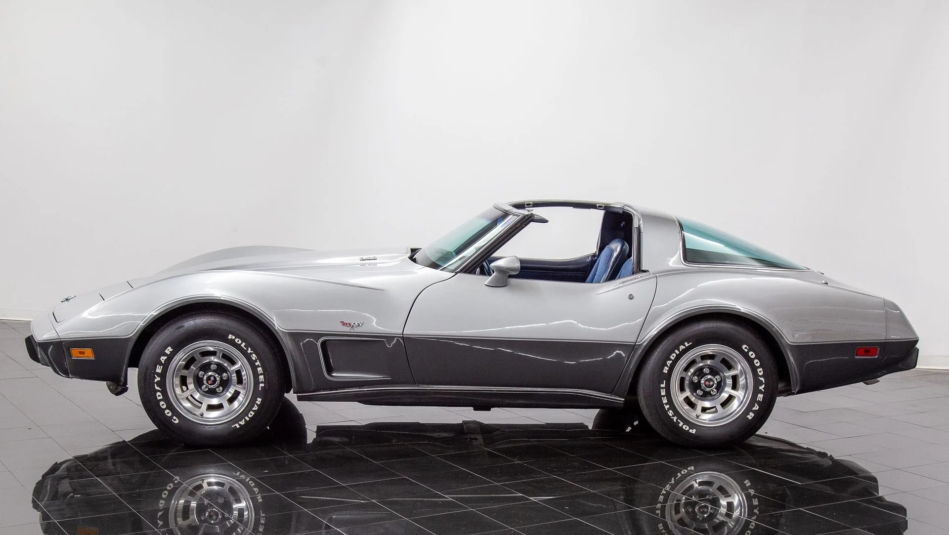 Click to Enlarge-Esc to Close Corvette Generations/C3/C3 1978 Silver anniversary.webp